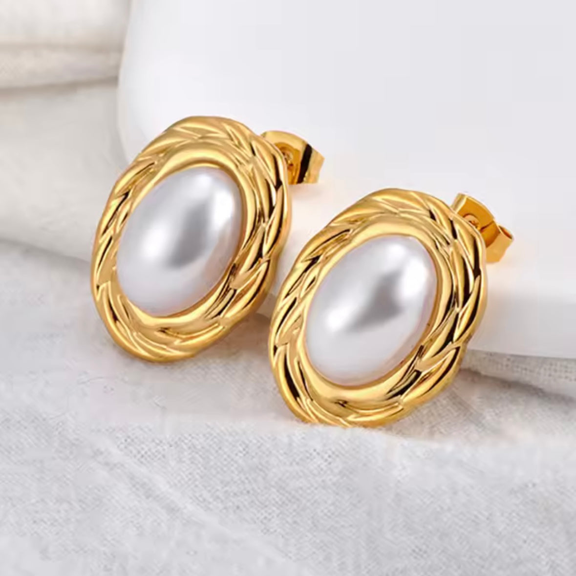 Pearl Oval