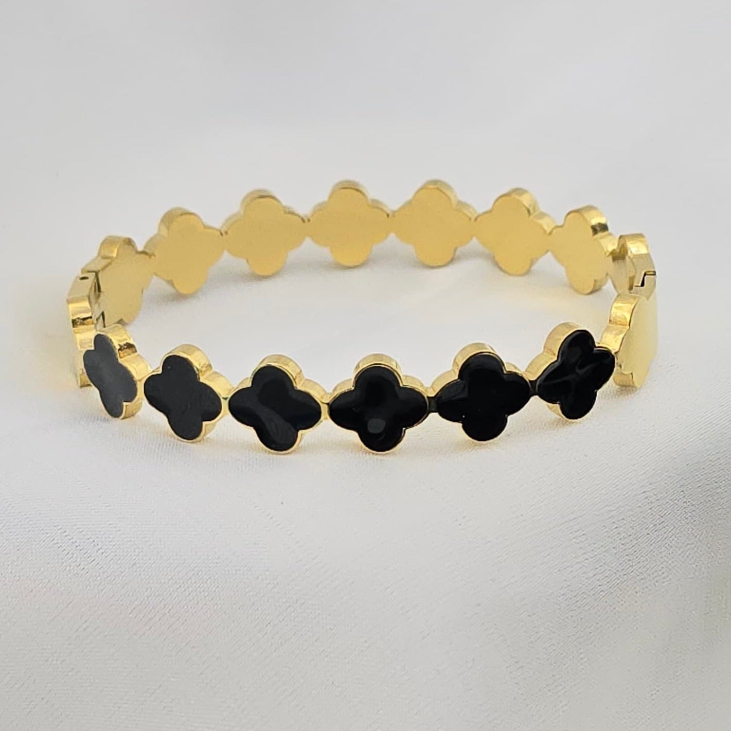 Cleef Covered Motif
