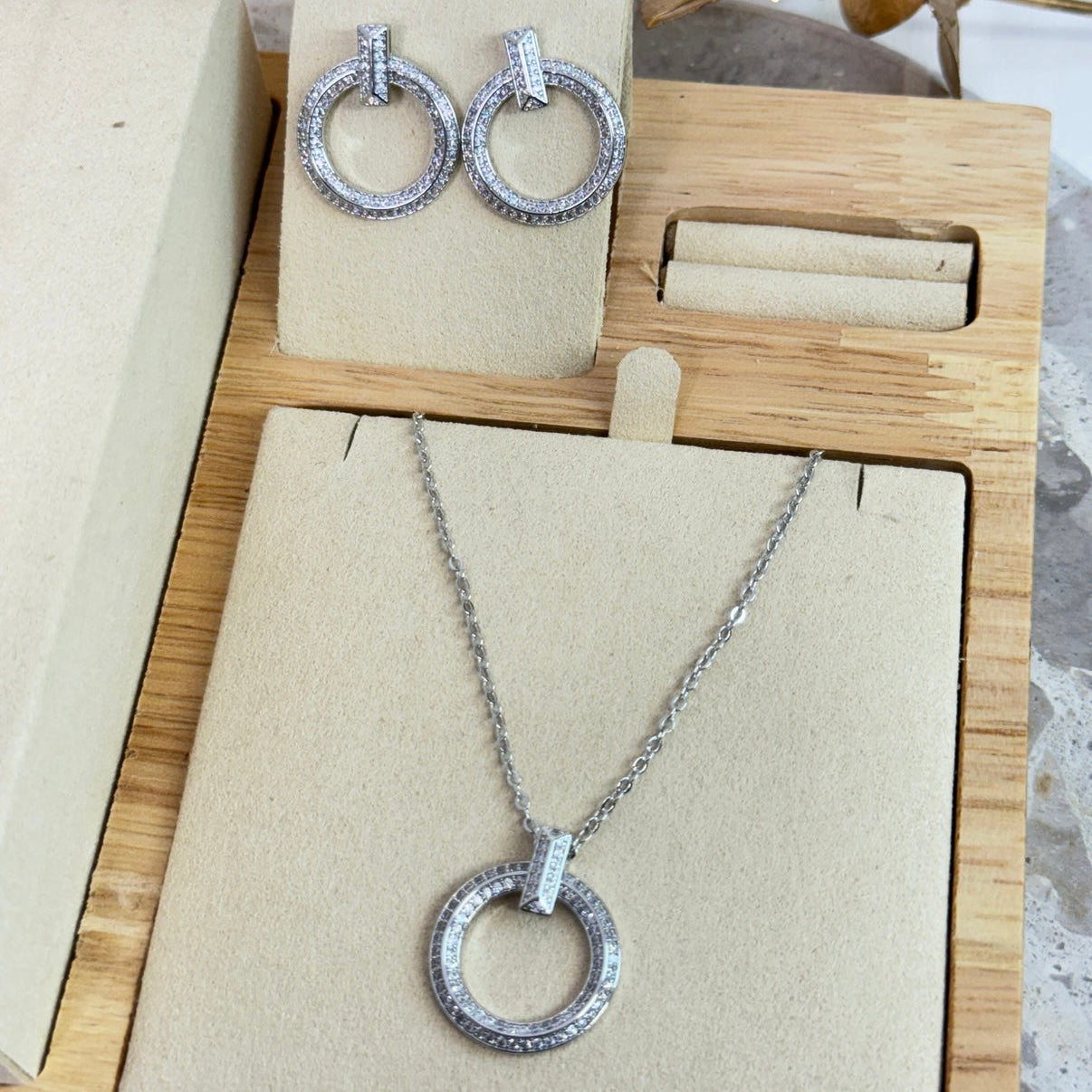 T Stone Pendant Set