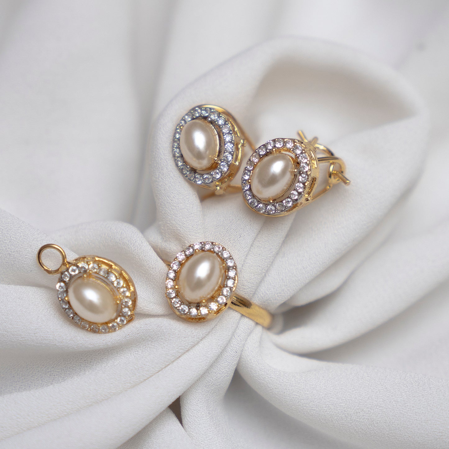 Pearl Oval with ring