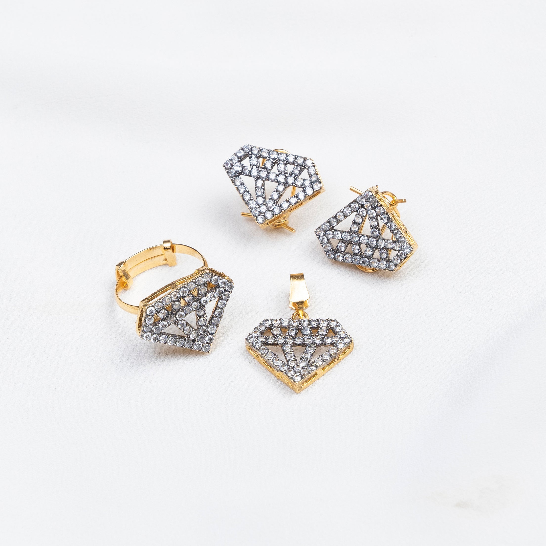 Diamond Shape w Ring