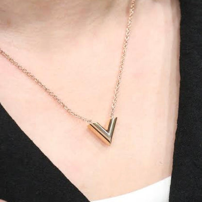V pendant