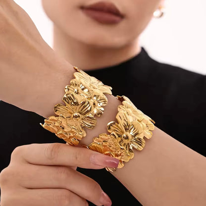 Modera Petal Cuff