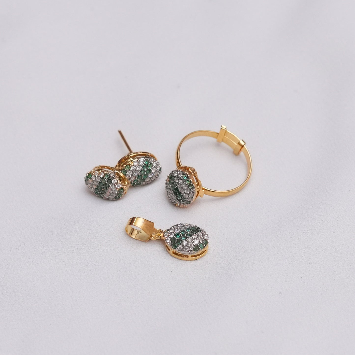 Emerald Zyra with ring