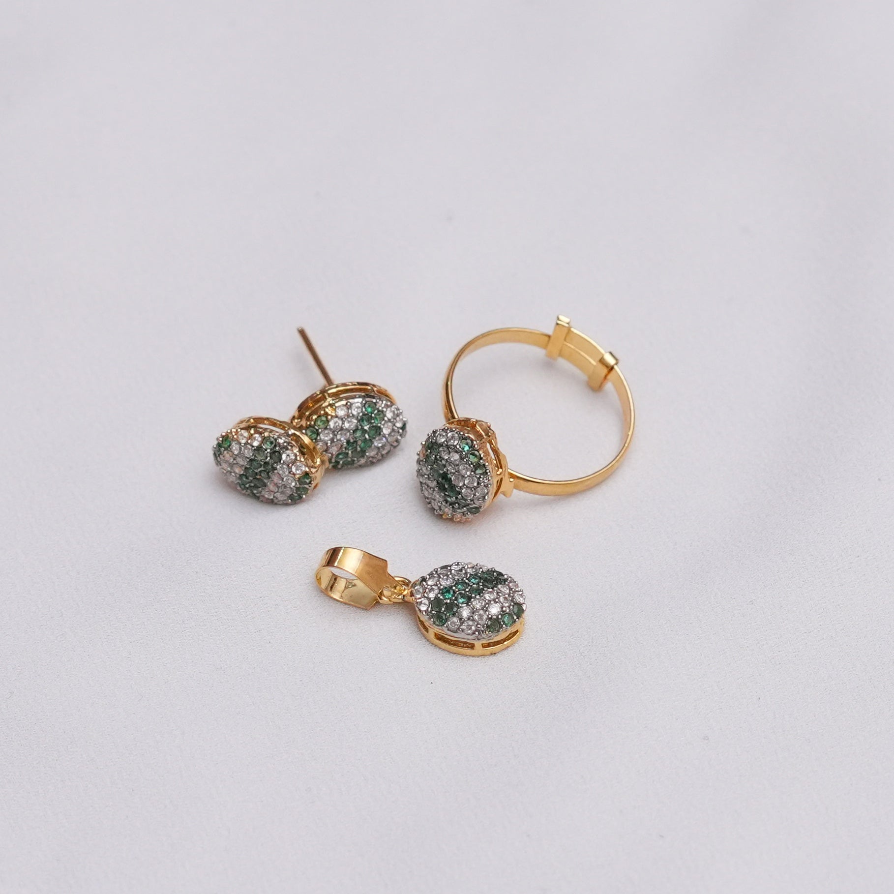 Emerald Zyra with ring