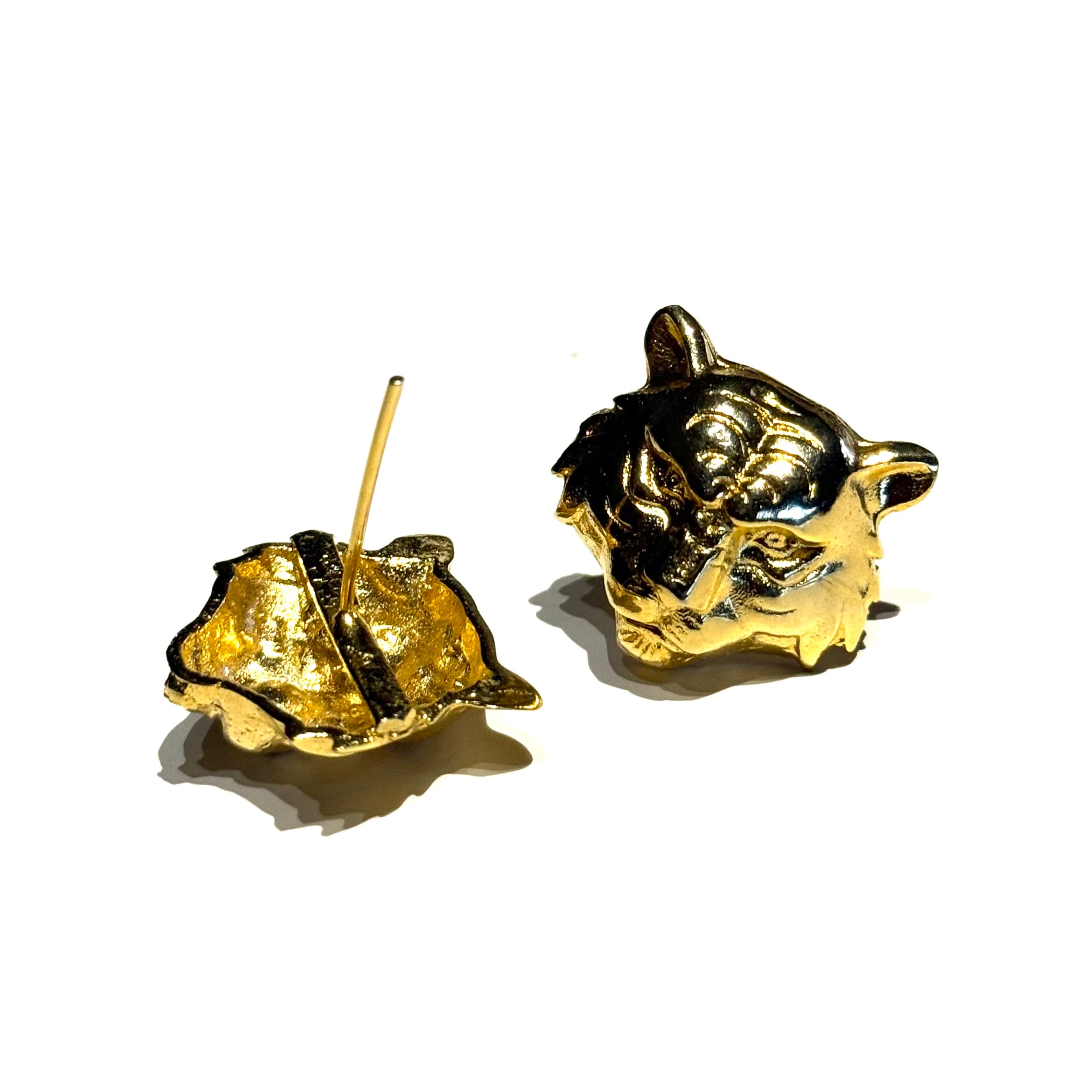 Roar Studs