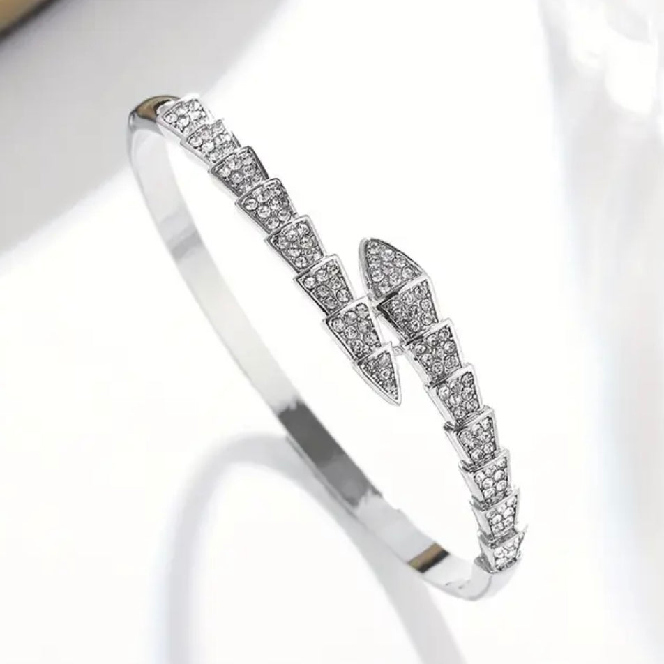 Zircon Serpentine Silver