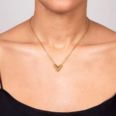 V pendant