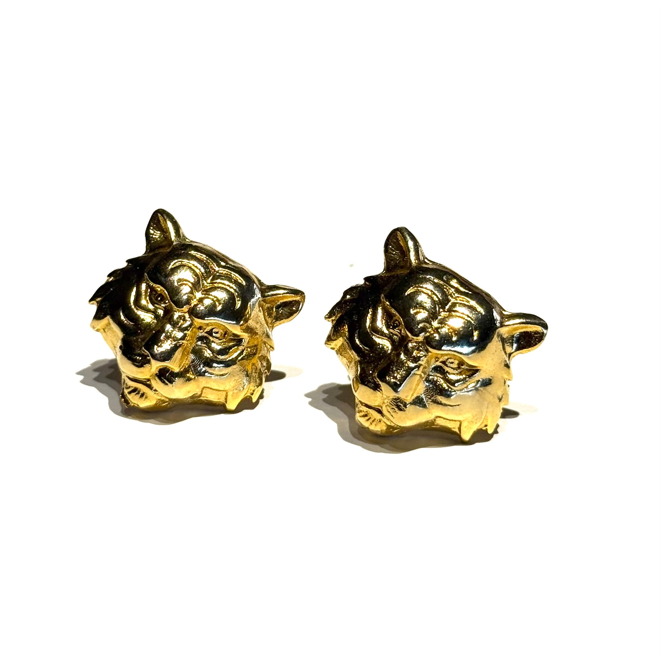 Roar Studs