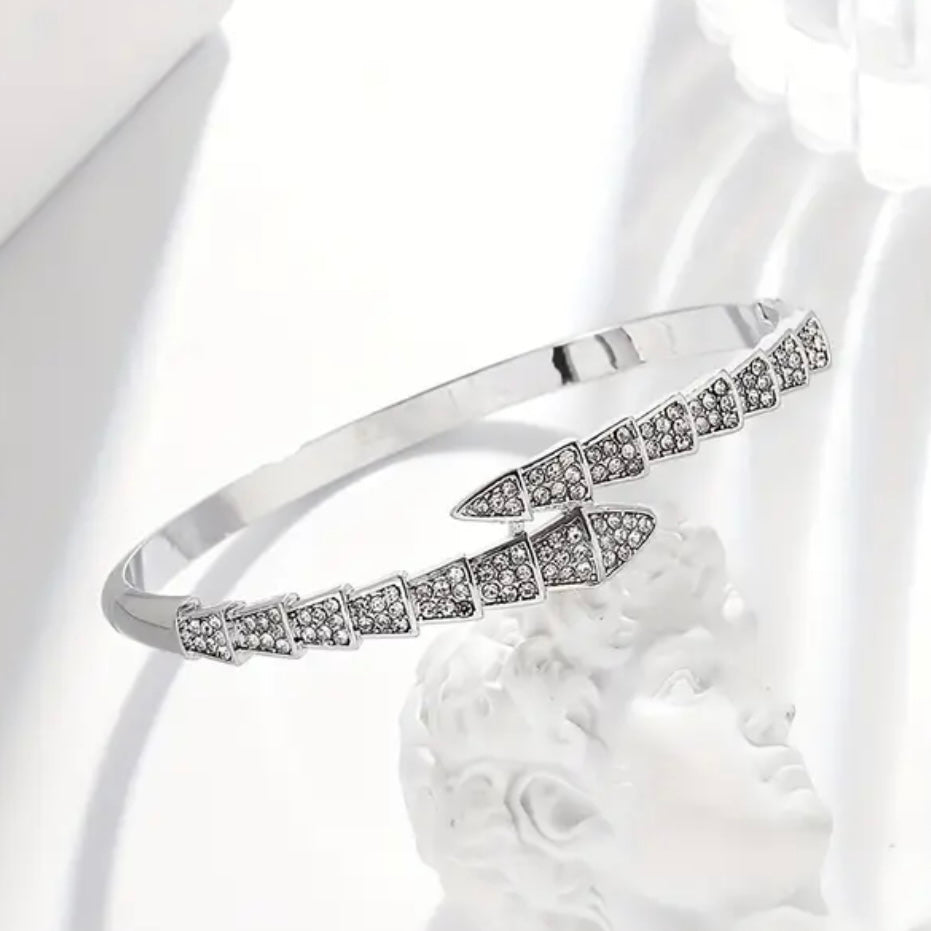 Zircon Serpentine Silver